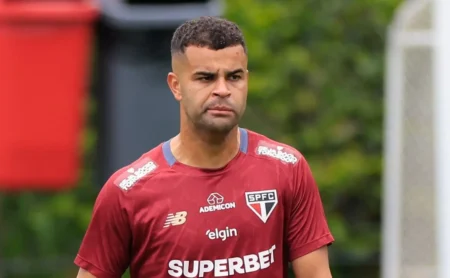 São Paulo deve finalizar acordo com Corinthians e empréstimo de Alisson amanhã, informa jornalista