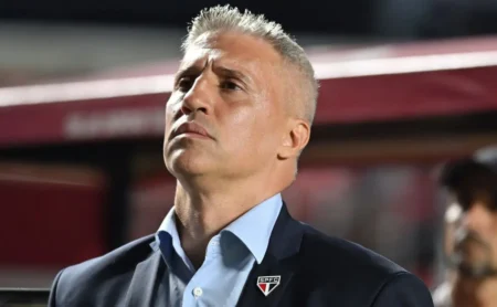 São Paulo enfrenta o Flamengo com desfalques de André Silva e Ryan Francisco.