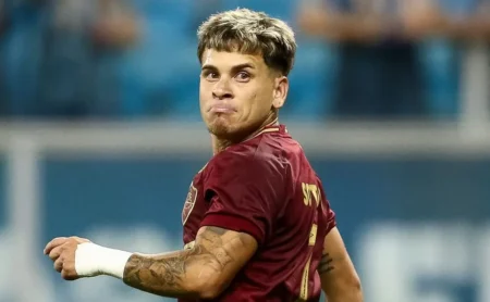 Soteldo processa Santos e acusa clube de coação em negociação com o Fluminense