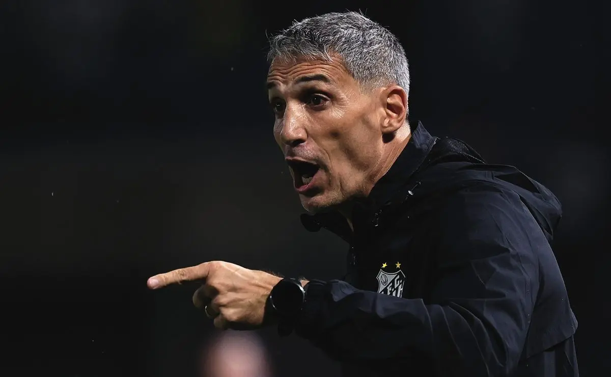 Teimosia, erros individuais e um alerta precoce: a análise de Vojvoda que custou a vitória sobre o Palmeiras