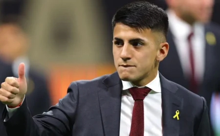 Thiago Almada, alvo do Flamengo, também interessa ao Benfica e pode permanecer na Europa em 2026