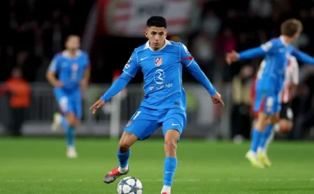 Thiago Almada define futuro após interesse do Flamengo e desejo de permanecer na Europa