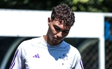 Tite aprova e Cruzeiro avança em negociação com Arthur Viana, chegando a 4 saídas de jogadores promissores