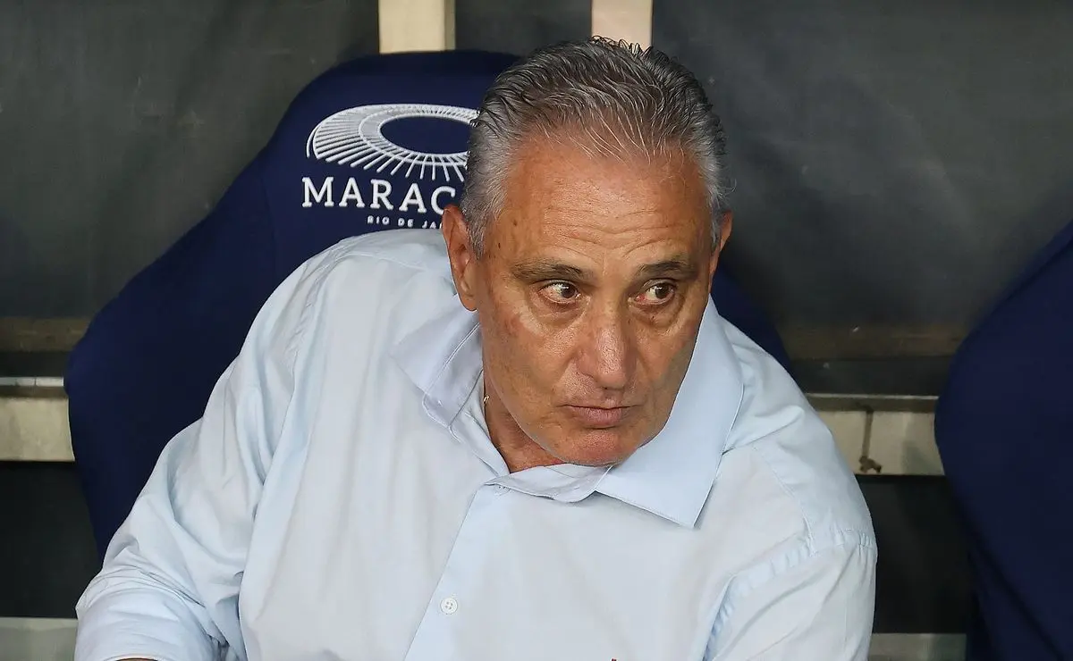 Tite enfrenta questionamentos da torcida do Cruzeiro após derrota no clássico, mas conta com apoio interno