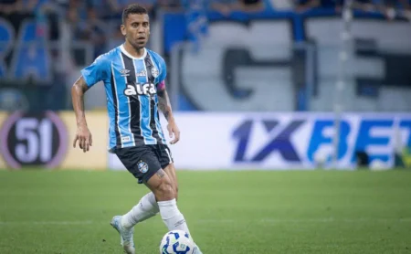 Torcedores do Grêmio criticam atuação de Marcos Rocha contra o Juventude: “Sempre comprometendo”