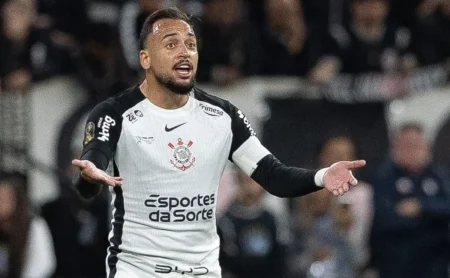 Torcida do Corinthians debate permanência de Maycon com possível extensão contratual