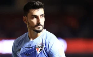 Torcida do São Paulo critica Rafael após gol do Palmeiras: “Demora uns 4 dias para cair”