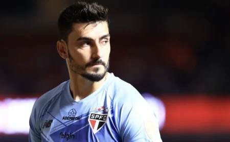 Torcida do São Paulo critica Rafael após gol do Palmeiras: “Demora uns 4 dias para cair”