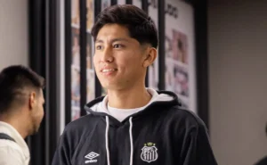 Torcida santista pede Miguelito como titular em Santos x Bragantino e critica Vojvoda: “Merece mais”