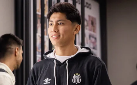 Torcida santista pede Miguelito como titular em Santos x Bragantino e critica Vojvoda: “Merece mais”