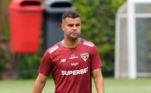 Troca de jogadores entre Corinthians e São Paulo é desejo de Dorival Júnior; Alisson é cotado.