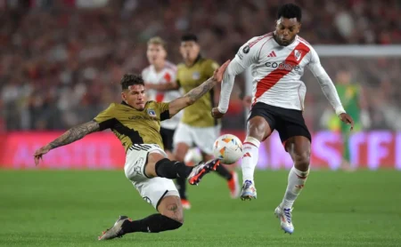 Vasco aguarda desfecho do Colo-Colo e não faz nova proposta por Alan Saldivia