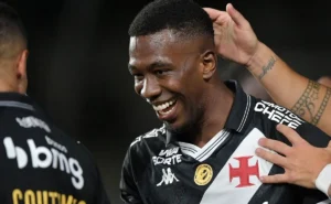 Vasco busca definição sobre Cuesta e avalia renovação de empréstimo Vasco busca definição sobre Cuesta e avalia renovação de empréstimo