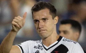 Vasco define valor milionário e impede ida de Lucas Piton para o Besiktas, que busca alternativas