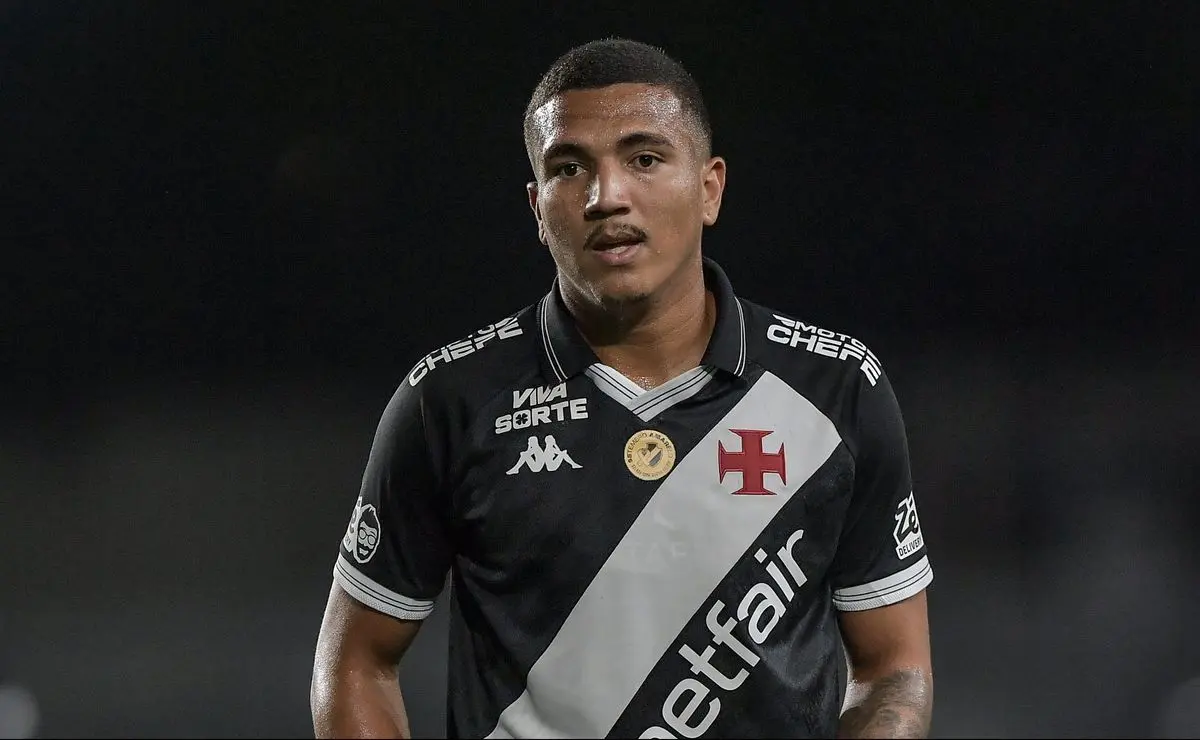 Vasco emite comunicado oficial sobre cirurgia e recuperação de Matheus Carvalho