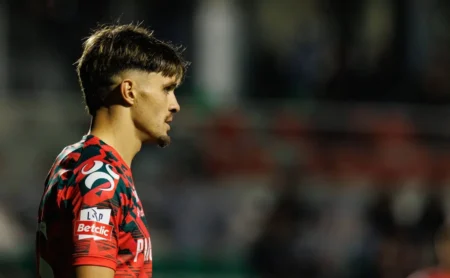 Vasco oferece R$ 9,5 milhões por Dinis Pinto, lateral português, mas Moreirense-POR rejeita proposta