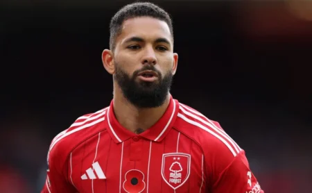 Vasco planeja retorno de Douglas Luiz; Pedrinho confirma contato com diretoria