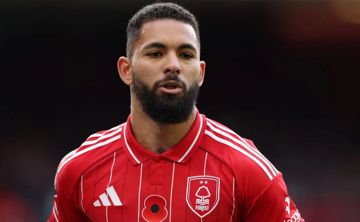 Vasco planeja retorno de Douglas Luiz; Pedrinho confirma contato com diretoria