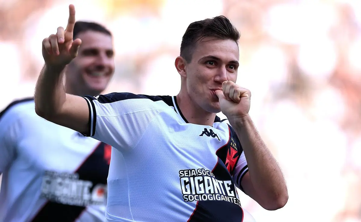 Vasco rejeita proposta de R$ 25 milhões do Besiktas por Lucas Piton e encerra negociação.