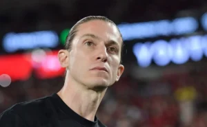 Vasco tem Filipe Luís confirmado para o clássico no Maracanã