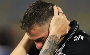 Vegetti se emociona em despedida do Vasco antes de jogo contra o Nova Iguaçu