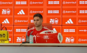 Villagra regularizado, mas Pezzolano define titularidade no Gre-Nal 449