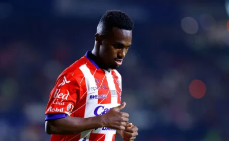 Vitinho surge no radar do Corinthians e é oferecido após breve passagem pelo Tijuana