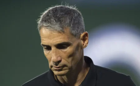 Vojvoda altera rota no Santos para manter o emprego e elevar o nível técnico