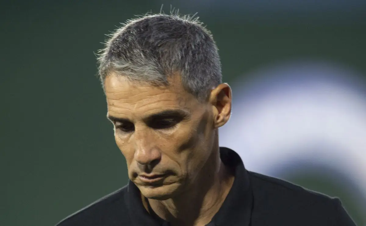 Vojvoda altera rota no Santos para manter o emprego e elevar o nível técnico