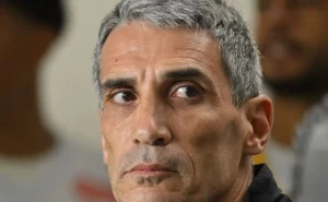 Vojvoda aprova e Santos rescinde contrato com Kevin Malthus