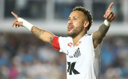 Vojvoda atualiza quadro de recuperação de Neymar, demonstra otimismo e anima torcida do Santos