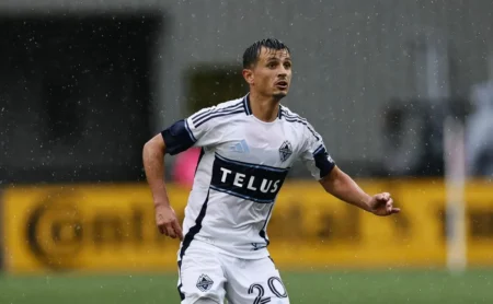 Vojvoda elogia Andrés Cubas, mas Santos nega negociações com o volante paraguaio