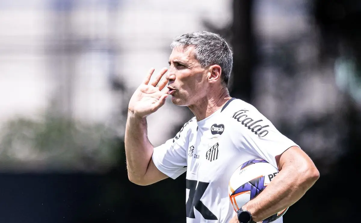 Vojvoda terá mais dois jogos no Santos em janeiro que Pedro Caixinha em 2025