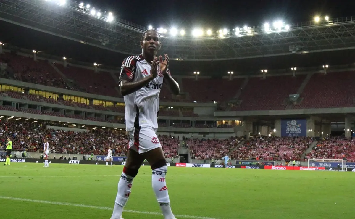 Wallace Yan busca oportunidade no Flamengo e almeja se firmar no Carioca