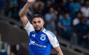 Wanderson celebra primeiro gol pelo Cruzeiro e atitude de Tite gera comentários
