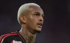 Wesley: Cria do Flamengo se destaca na Itália com atuação decisiva