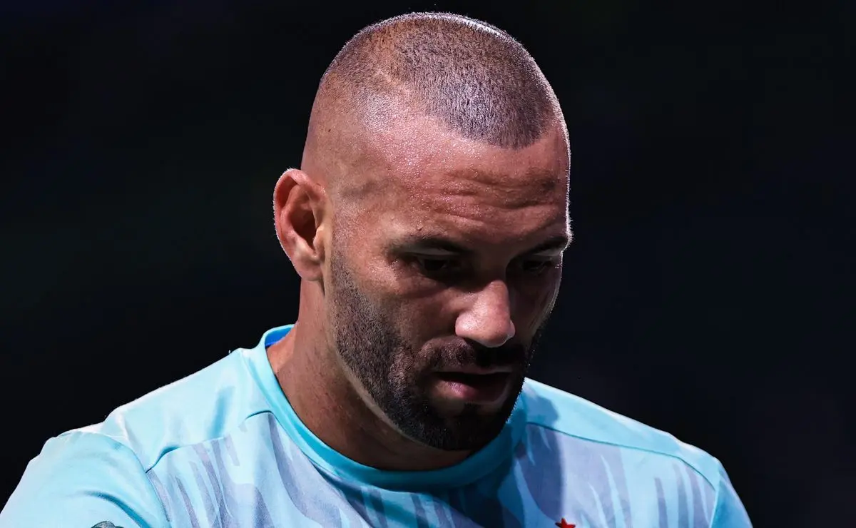 Weverton é criticado após sofrer quatro gols no Gre-Nal, pouco depois de deixar o Palmeiras