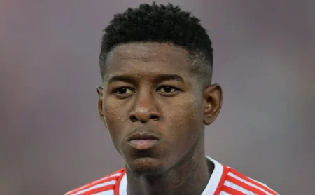 Zagueiro Vitão, próximo do Flamengo até 2029, revela contato com Filipe Luís Zagueiro Vitão, próximo do Flamengo até 2029, revela contato com Filipe Luís