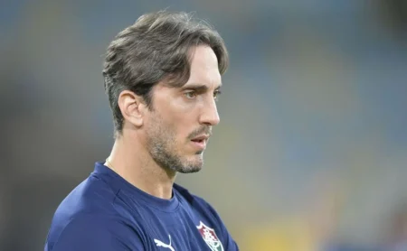 Zubeldía comenta sobre Freytes após novo erro na vitória do Fluminense: “pode vaiar”