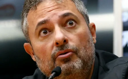 Alexandre Mattos é criticado por árbitro em partida entre São Paulo e Santos: "Contestando nossas ações"