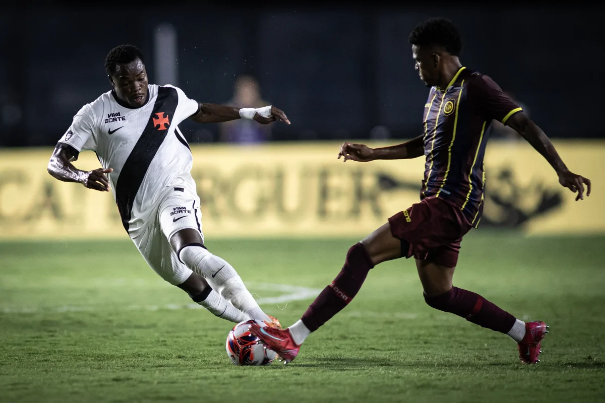 Análise do VAR: Lance de Gómez em Vasco x Madureira – "Tropeça na própria perna"