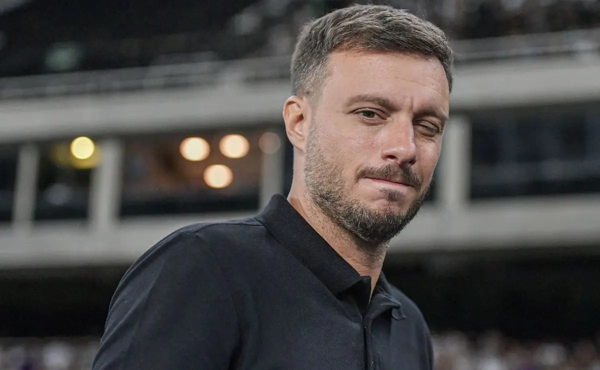 Anselmi e Zubeldía se reencontram em clássico Fla-Flu e revivem rivalidade do Equador Anselmi e Zubeldía se reencontram em clássico Fla-Flu e revivem rivalidade do Equador