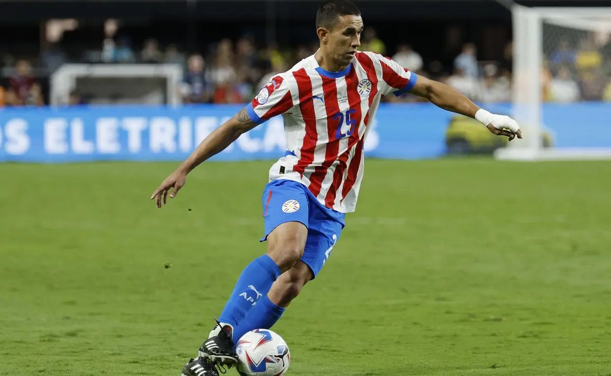 Cruzeiro rejeita zagueiro paraguaio Gustavo Velázquez, do Cerro Porteño, em retorno ao mercado. Cruzeiro rejeita zagueiro paraguaio Gustavo Velázquez, do Cerro Porteño, em retorno ao mercado.