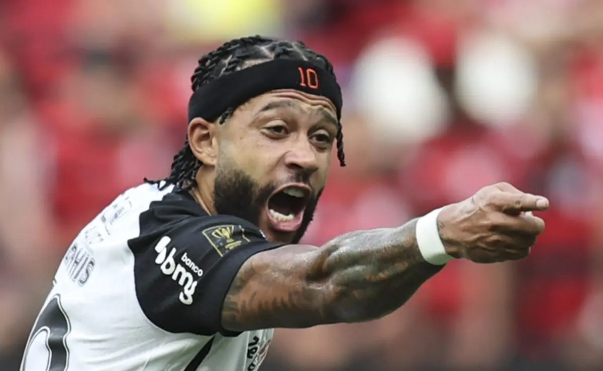 Depay faz desabafo após título e solicita reforços experientes no Corinthians