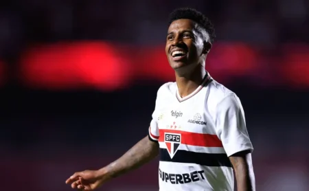 Flamengo tem novidades sobre Marcos Antônio; São Paulo define multa alta Flamengo tem novidades sobre Marcos Antônio; São Paulo define multa alta