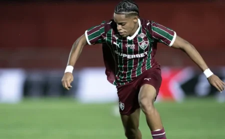 Fluminense avança com renovação de Matheus Reis e se protege de ofertas europeias