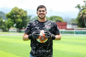Fluminense contrata goleiro de 2008 com multa de R$ 371 milhões Fluminense contrata goleiro de 2008 com multa de R$ 371 milhões