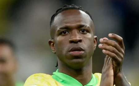 Giovanni critica Vinícius Júnior e lamenta falta de jogadores decisivos na Seleção Brasileira: “Atleta limitado”