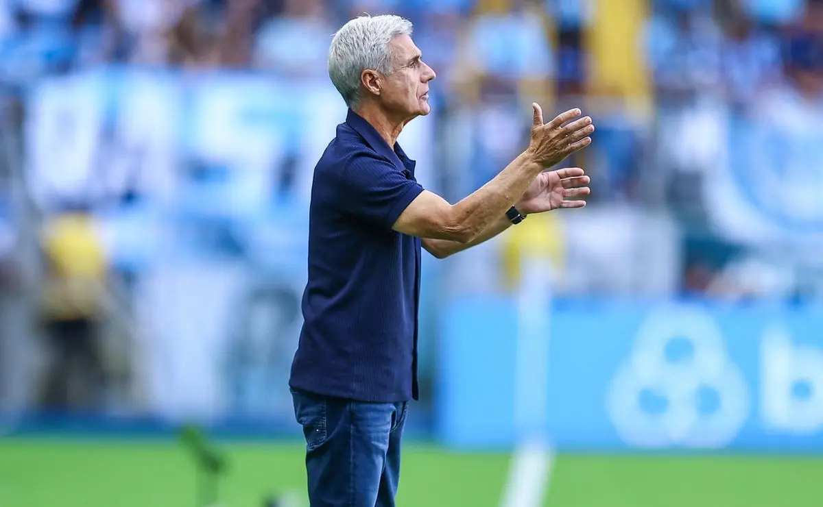 Luís Castro deve escalar Noriega como titular do Grêmio após tropeço contra o Juventude