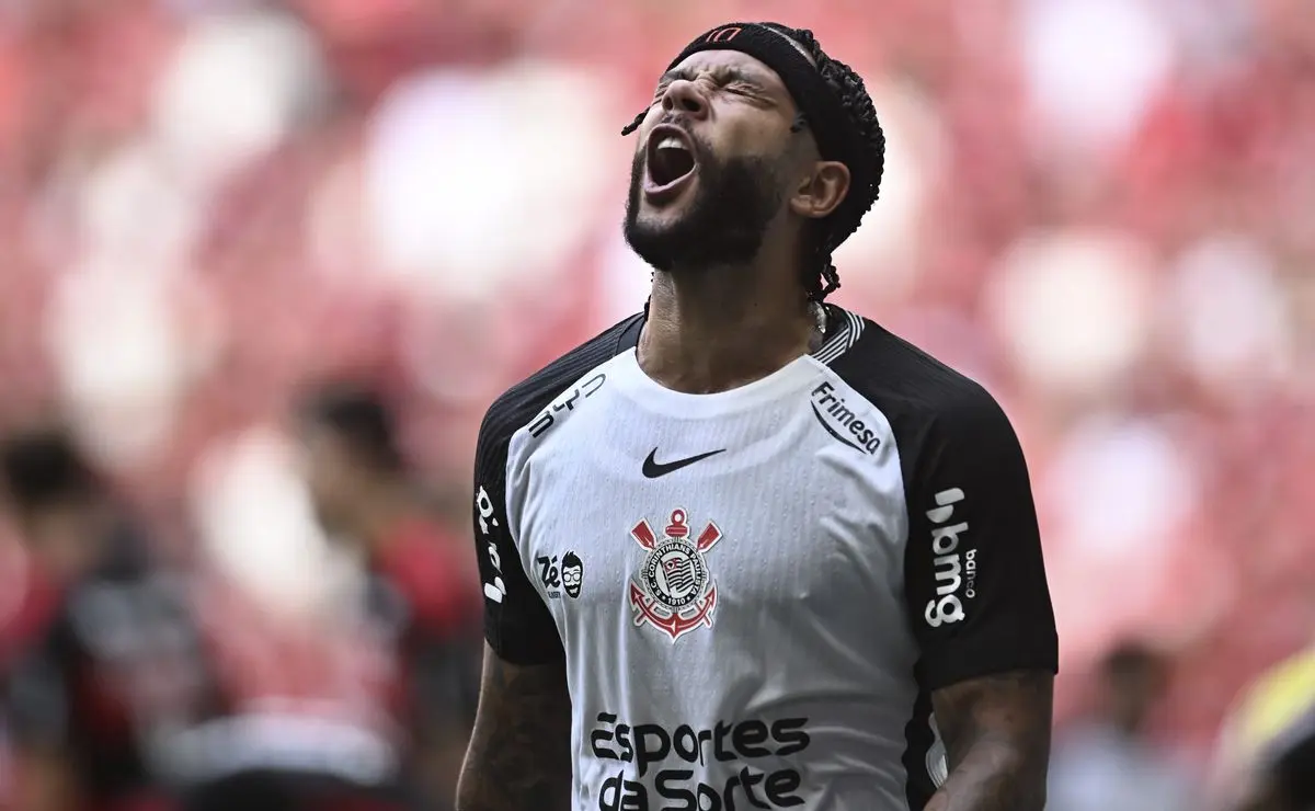 Memphis desperdiça chance no primeiro tempo de Flamengo x Corinthians na Supercopa e torcida lamenta: “Não pode”